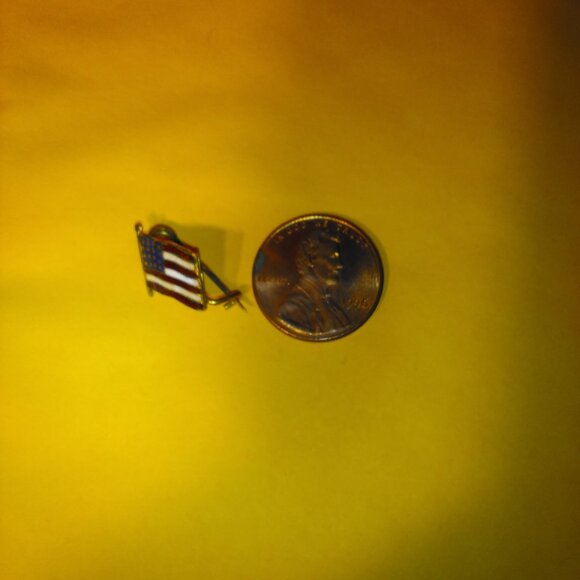 American Flag Small Gold Tone Metal Painted Brooch Pin Red White Blue Colors - Picture 8 of 17